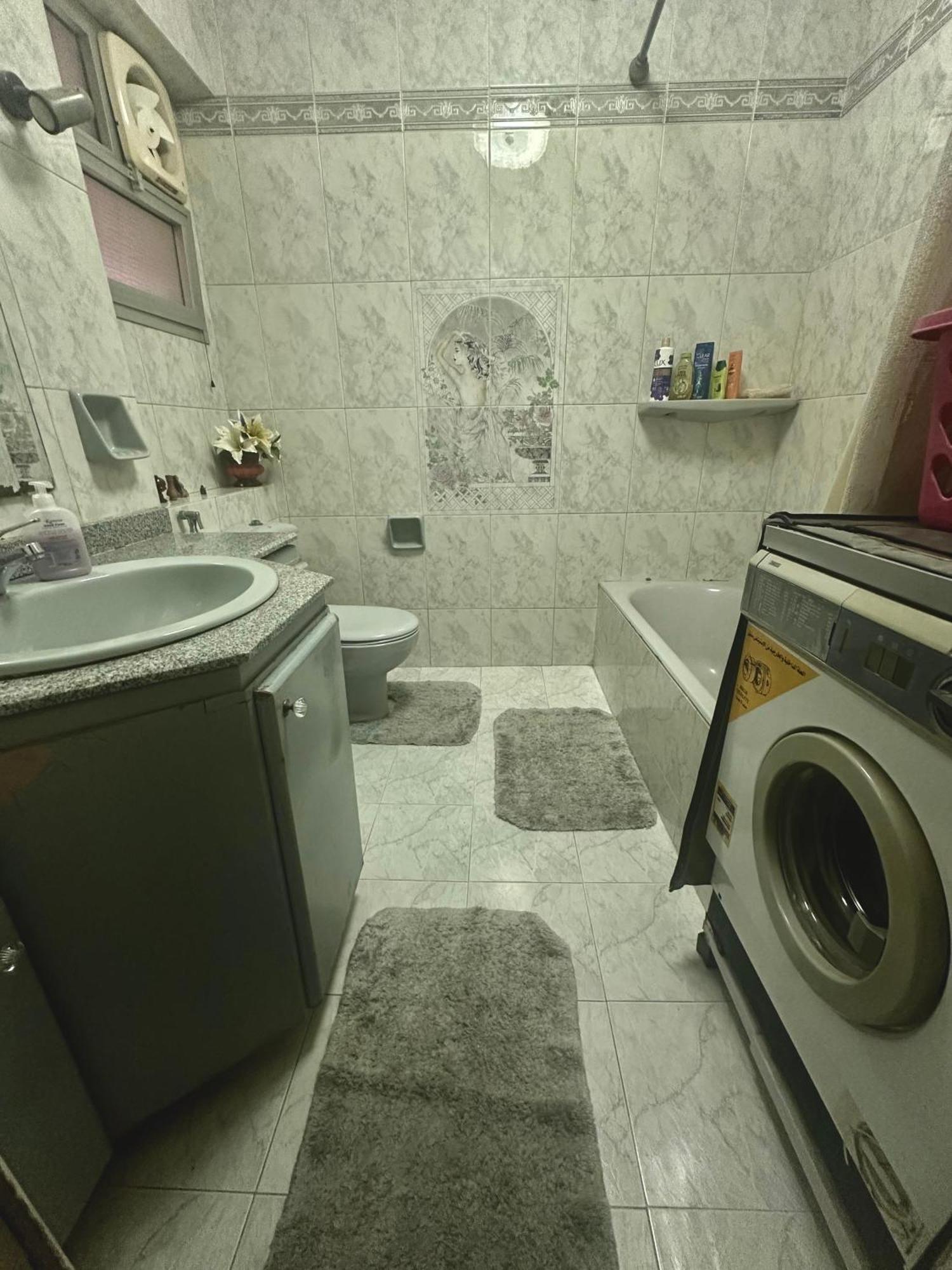 Spacious 3 Bedroom Apartment *