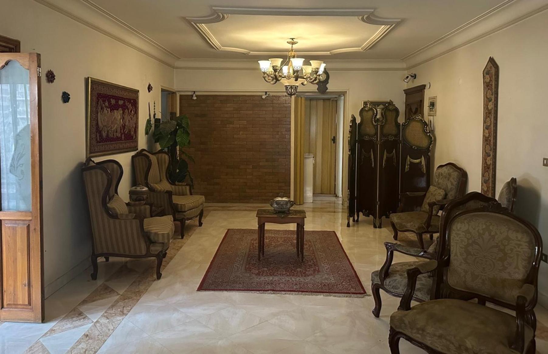 Spacious 3 Bedroom Apartment *