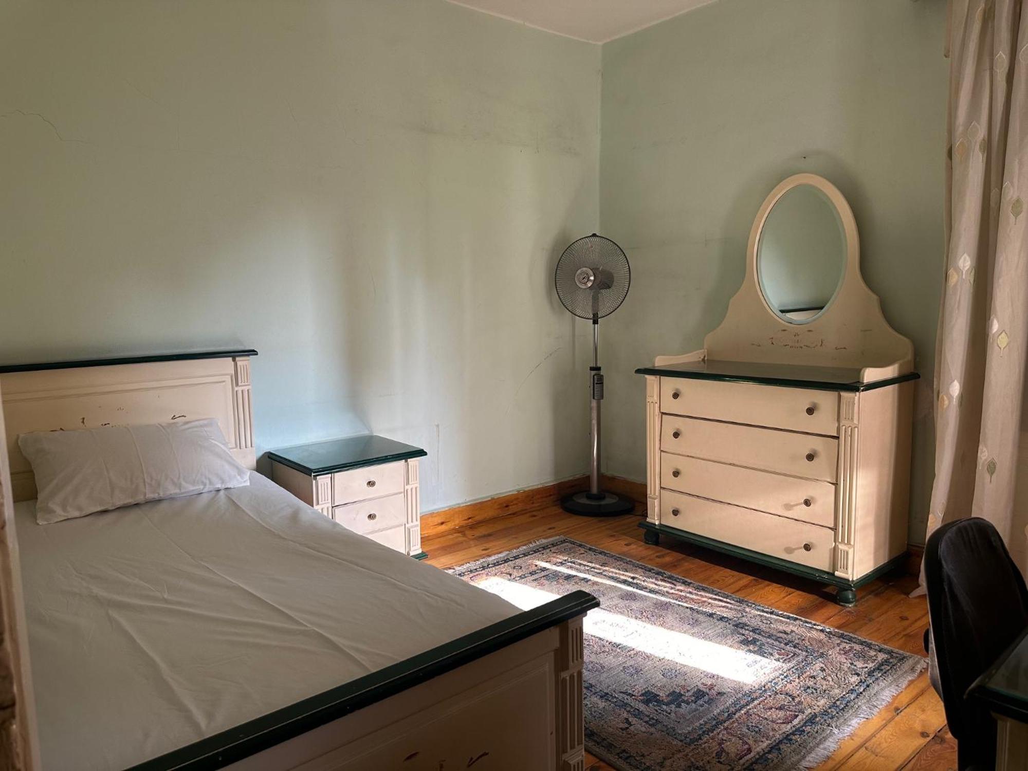Spacious 3 Bedroom Apartment *